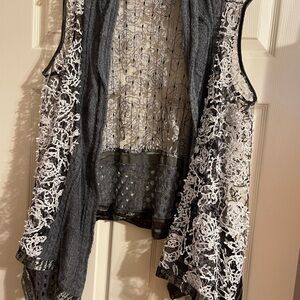 Fantazia Lace Vest in Gray and White